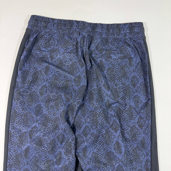 Athleta Printed Brooklyn Jogger Dress Blue Python - Picture 4 of 9